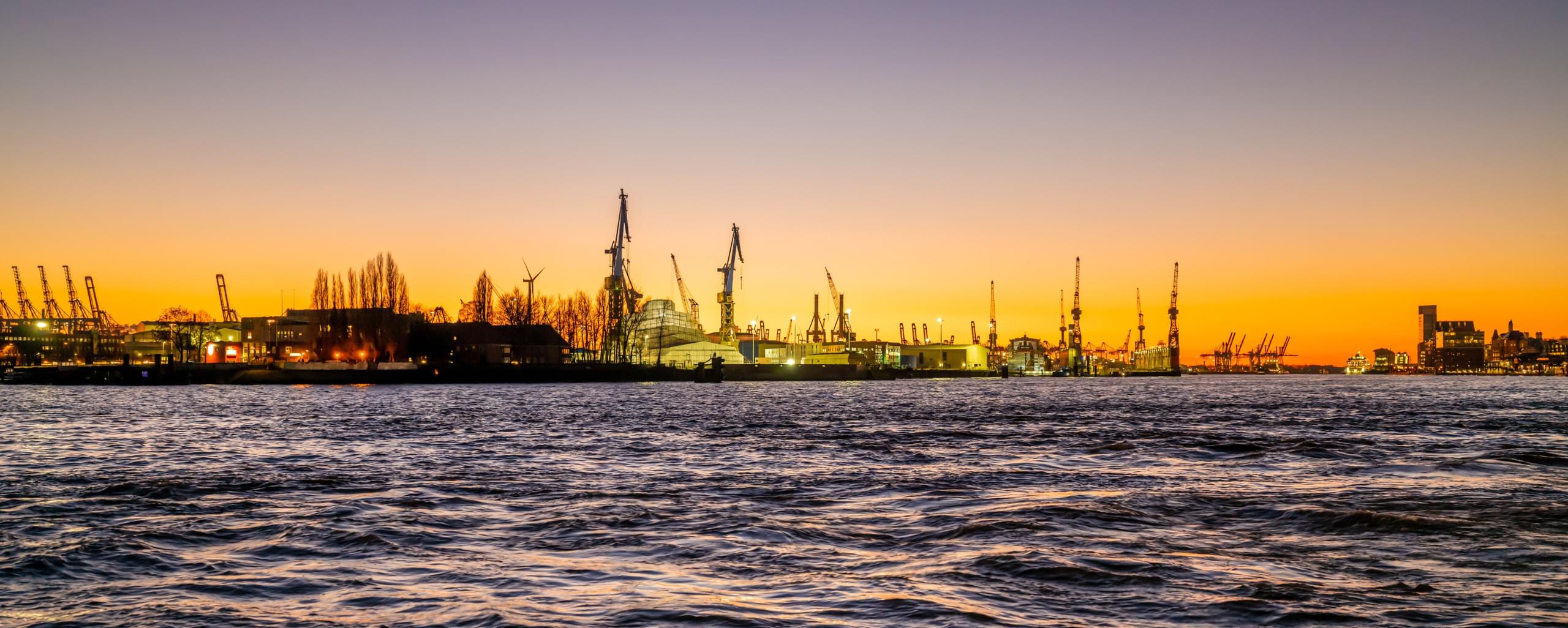 Hamburg Port shutterstock 2103957944-5000x2004