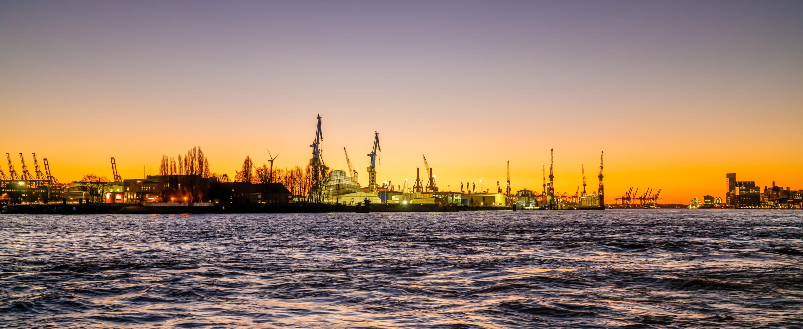 Hamburg Port shutterstock 2103957944-5000x2049