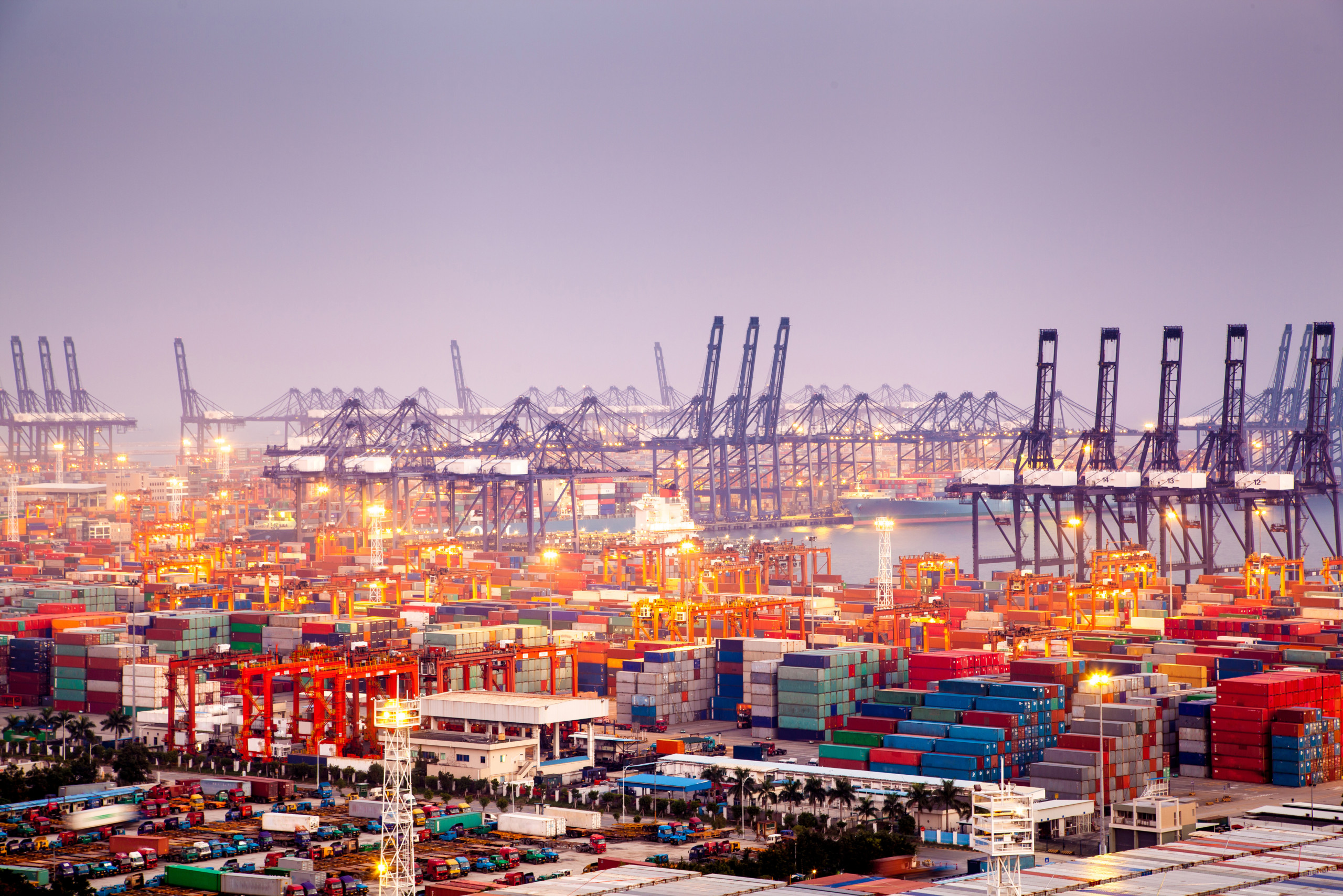 China_Shenzhen_Port_shutterstock_119593300.jpg